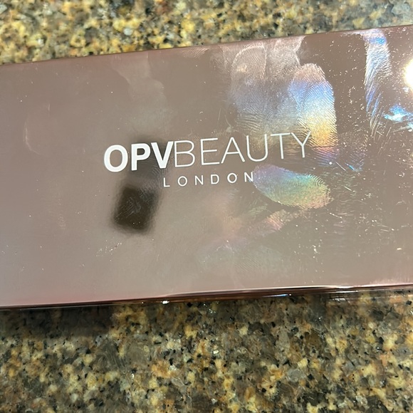 OPV Beauty Glow Perfect Face Palette in Shade 3 - Picture 2 of 3